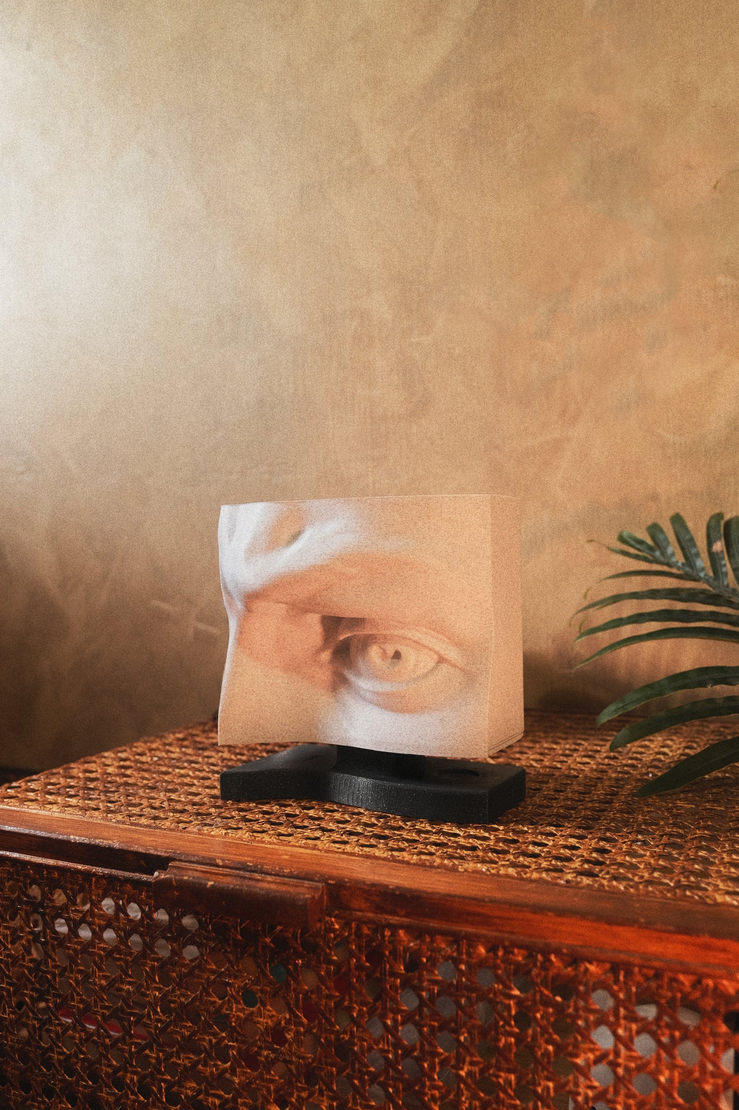 The Observer Lamp